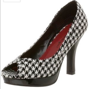 Madden girl peep toe pumps