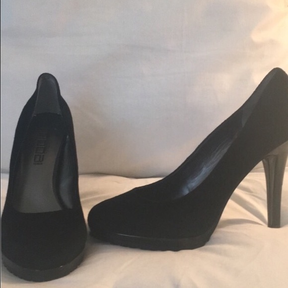 Black Pumps