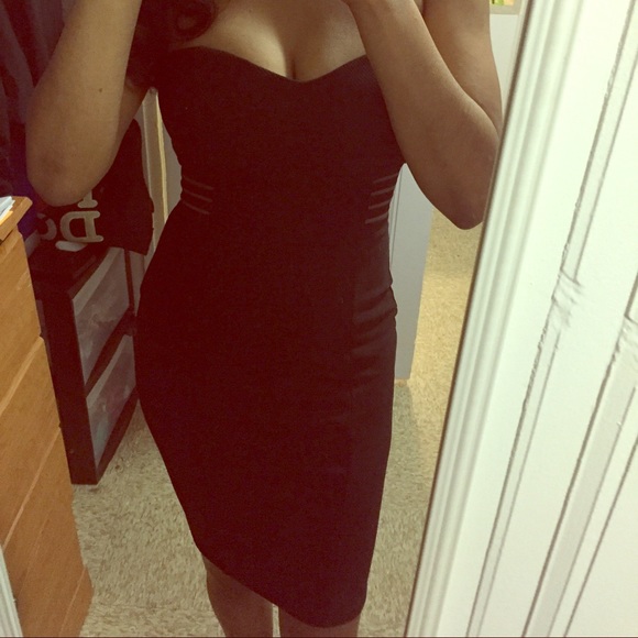 ⌛️Perfect dress to accentuate hour glass figure!