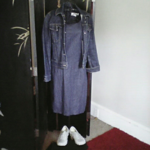 Maggy London Denim Bodycon Dress (SZ8) NWOT