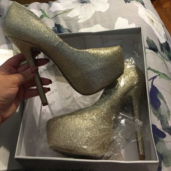 High heel gold glitter shoes