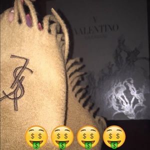 Meet your Posher, Bibi