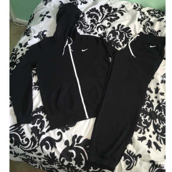NWT BLACK NIKE SWEATPANTS