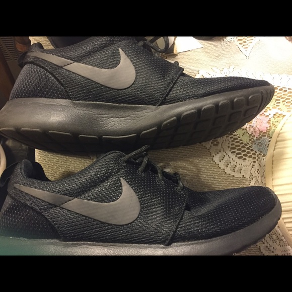 ON HOLD ❤️Women's Nike Roshe