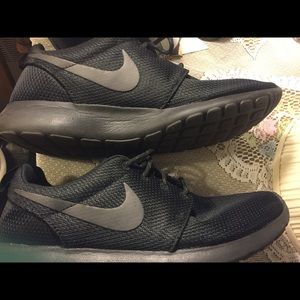 ON HOLD ❤️Women's Nike Roshe