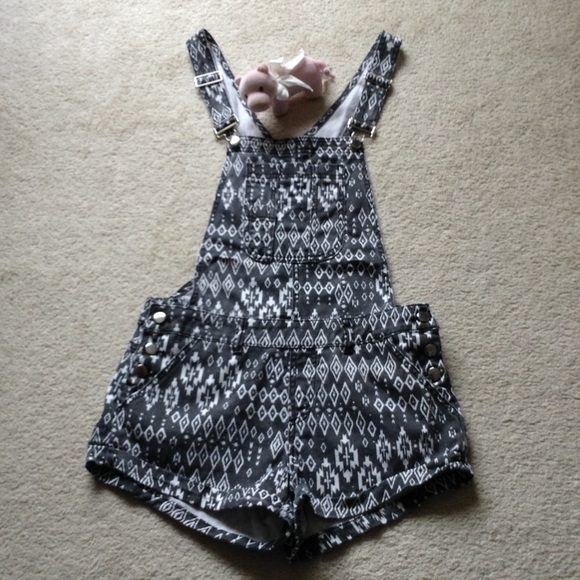 Forever 21 jumpsuit cute spear good condition 💕💕