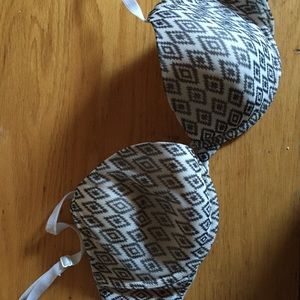 36D white and black tribal triangle pattern bra