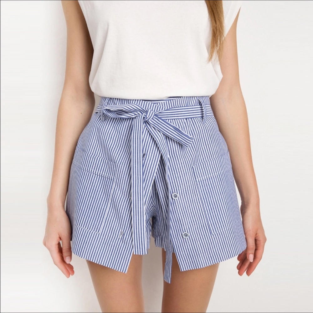 🎉HP!💃🏻💕🎉😄Beautiful butom down shirt skort. - Picture 2 of 5