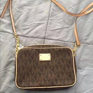 Micheal kors cross body bag
