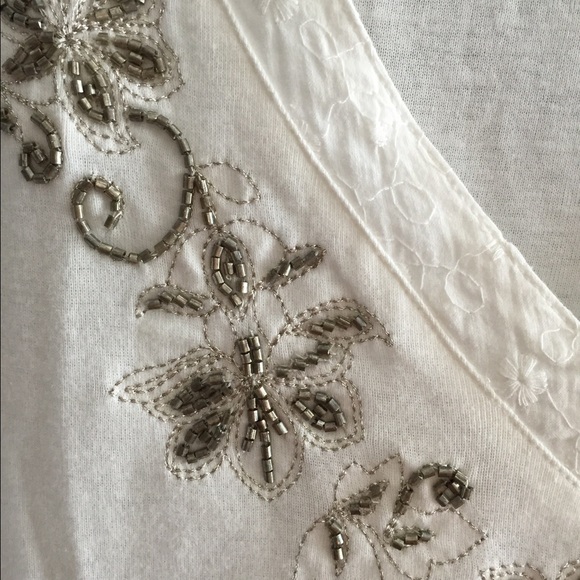 Elegant white v neck, embellished with beads - Picture 2 of 4