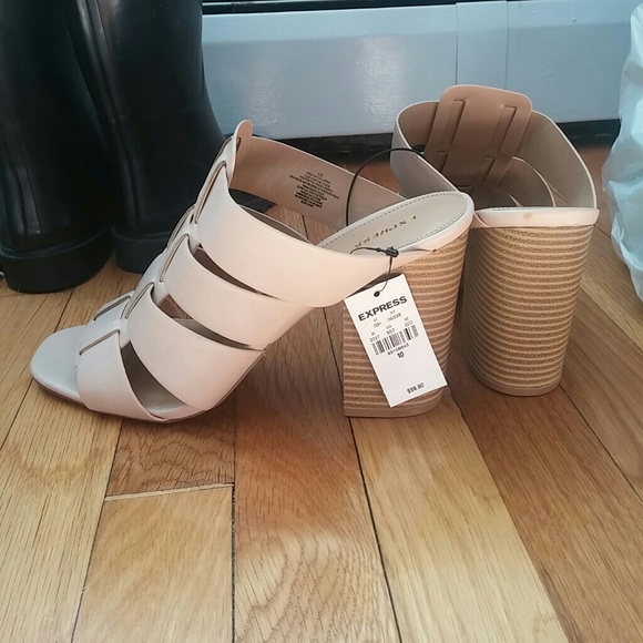 ❌SOLD❌ Express strappy mule sandal, wedge heel (nude) 10 - Picture 4 of 4