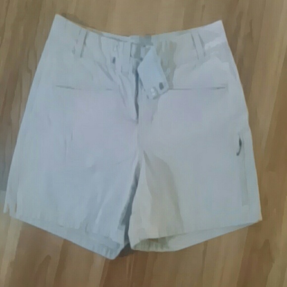 Columbia khaki shorts sz 12. Like new!
