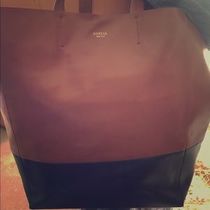 Sorial camel and black tote