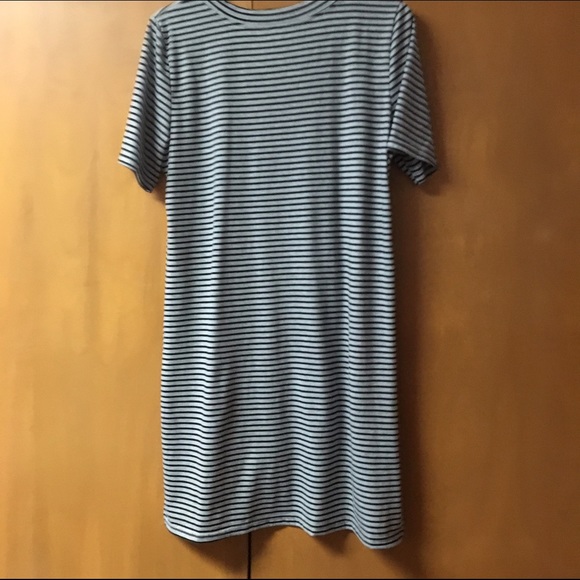 T-shirt dress - Picture 2 of 2