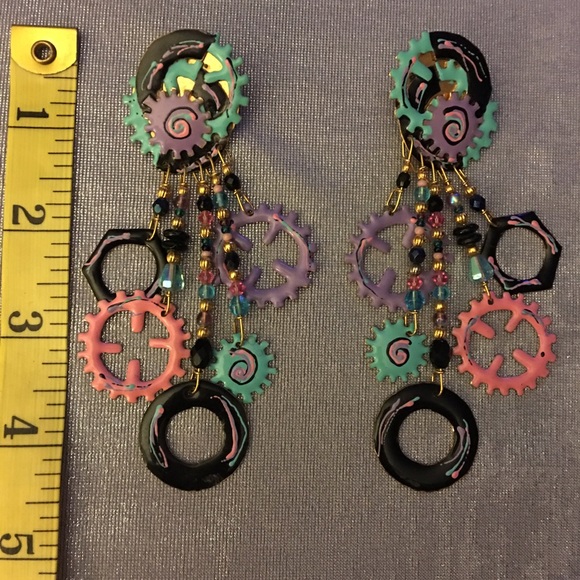 "Lunch at the Ritz" Gear Earrings - Picture 2 of 2