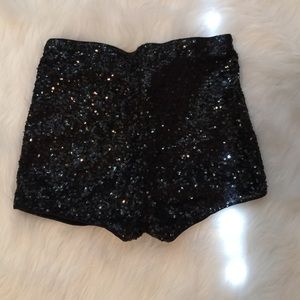 Sequin shorts ✨👠