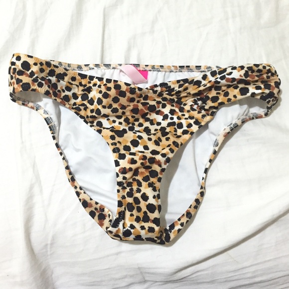NWOT Victoria's Secret leopard bikini bottom