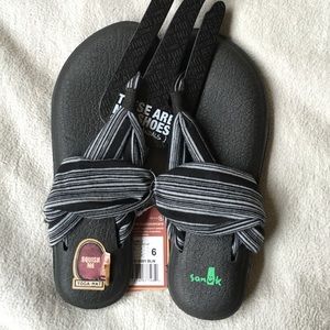 Sanuk Yoga Sling!!! Extremely comfortable. NEW.
