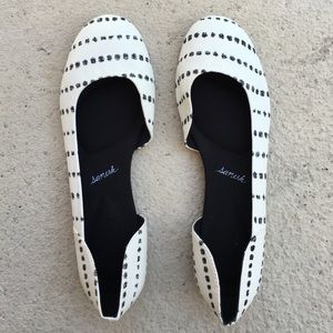 Adorable Sanuk Flats!!! So cute. Brand new.