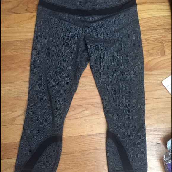 Size ten run inspire crop in herringbone
