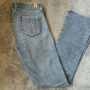 Size 28 Guess jeans! They're in great condition !