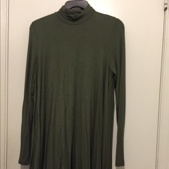 Short Neck Flare Dress...