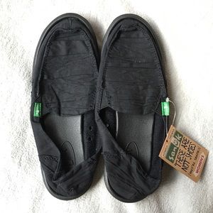 Brand new Sanuk shoe. Breathable. BRAND NEW.