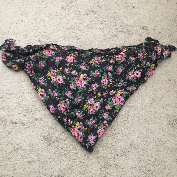 Forever 21 black floral print scarf