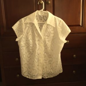 Stylish white, short sleeve blouse