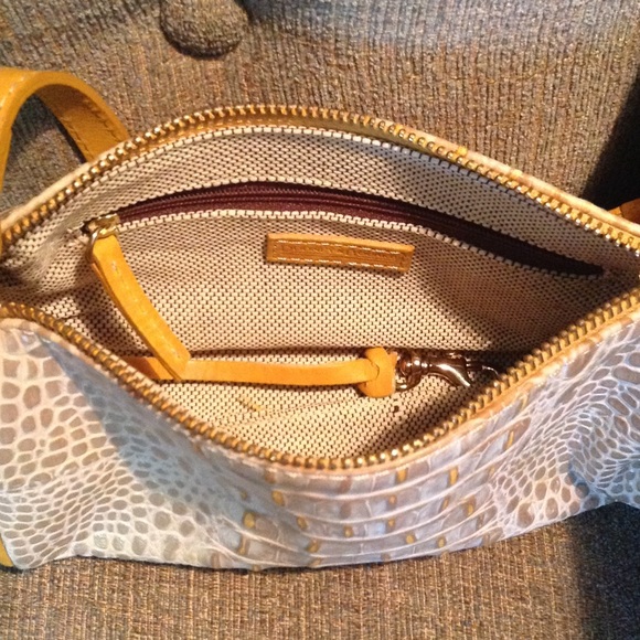 Dooney & Bourke Mini Bag / Wristlet - Picture 2 of 4