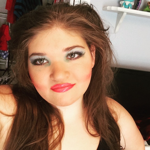 Meet your Posher, Madeline