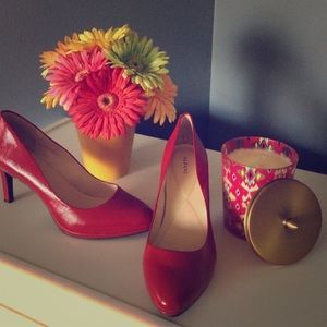 $$ Alfanni platform heels in TGlorriared Red. NWOT