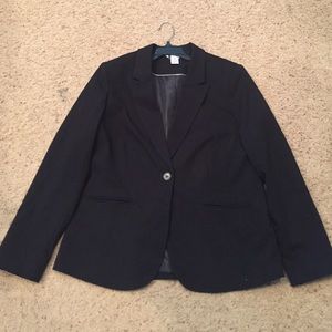 Black one buttons Blazer.