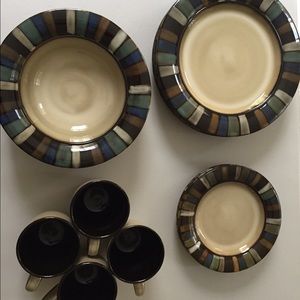 16 Piece Dinnerware Set
