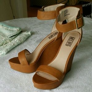 Tan wedges