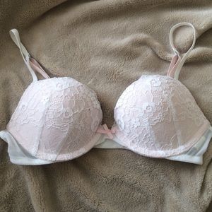 Gilly Hicks bra