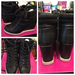 Black wedge sneakers