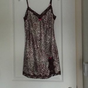 Nightgown beautiful. Never worn