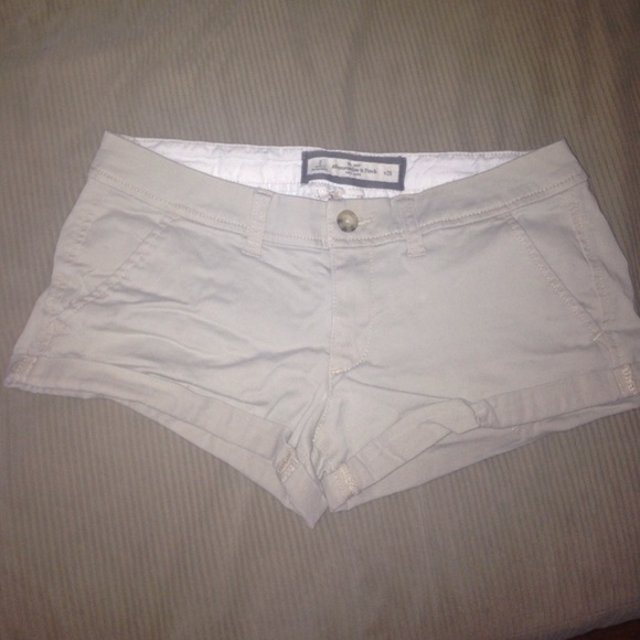 Khaki Abercrombie & Fitch shorts