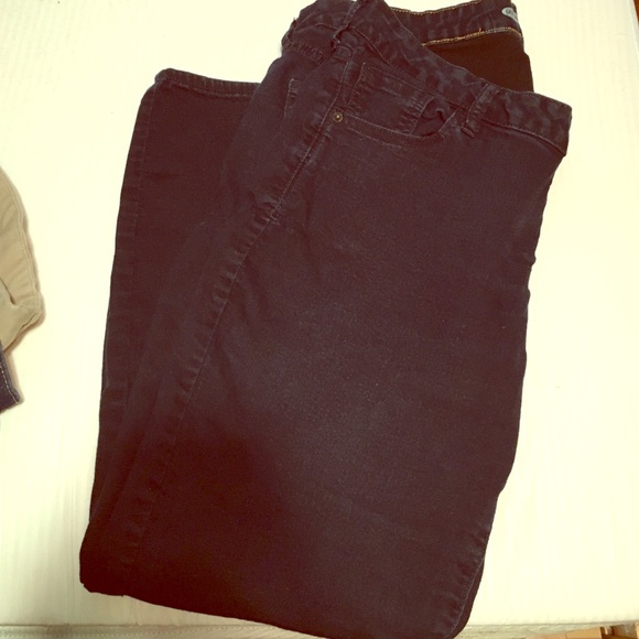 Dark blue jeggings. Length is short