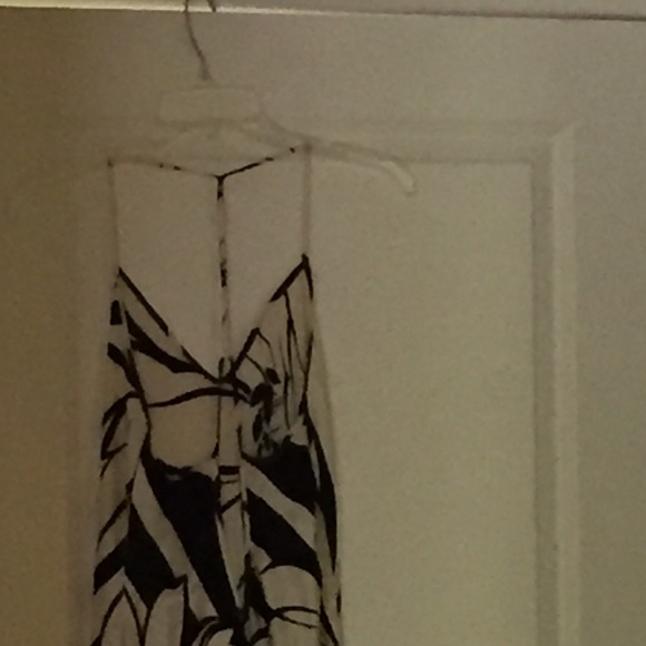 Gorgeous and flattering nightgown - Picture 2 of 2