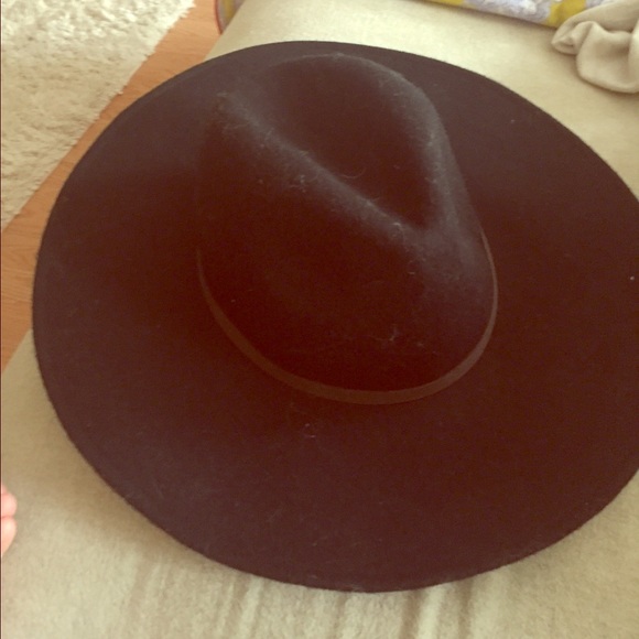 Black billabong wide brim hat