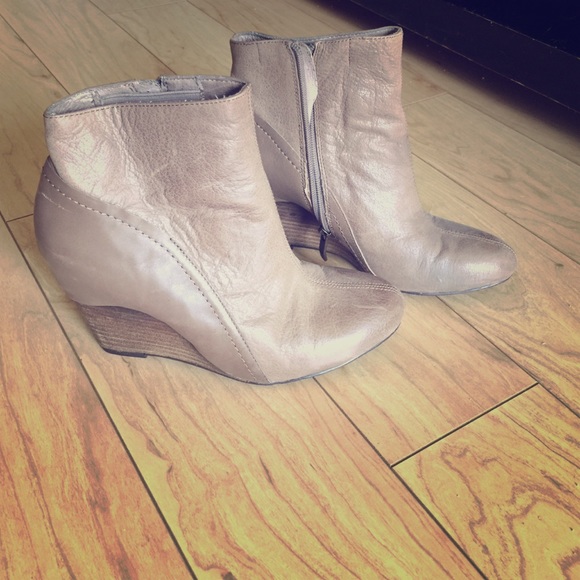 Vince Camuto Shoes - Vince Camuto platform booties