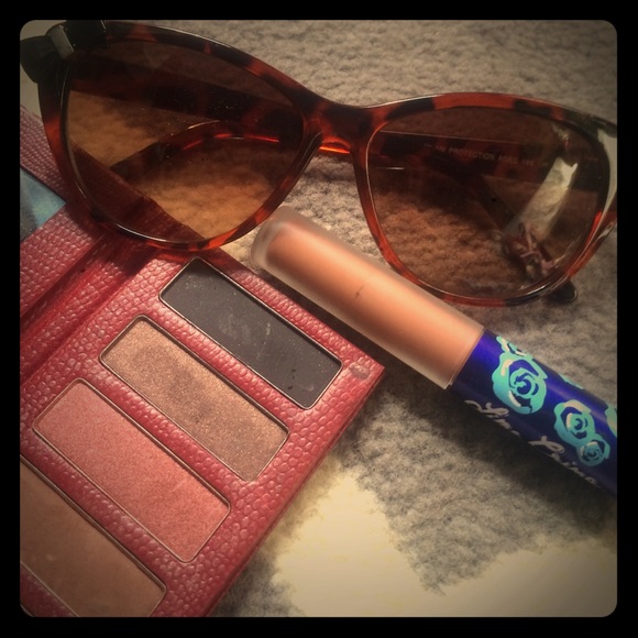 Tortoiseshell glasses care eye with bow