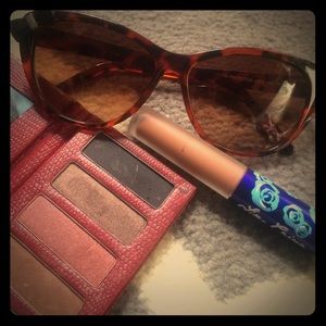 Tortoiseshell glasses care eye with bow