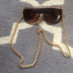 Square sunglasses with chain