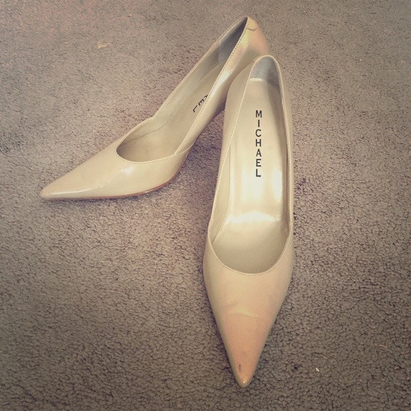 Nude pumps