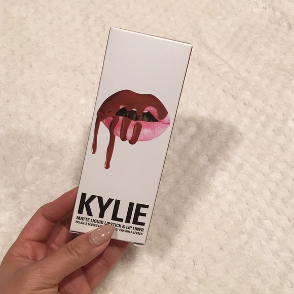 Kylie lip kit in dolce k color - Picture 2 of 4