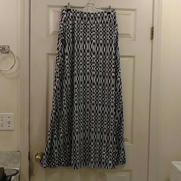 Black & white maxi skirt