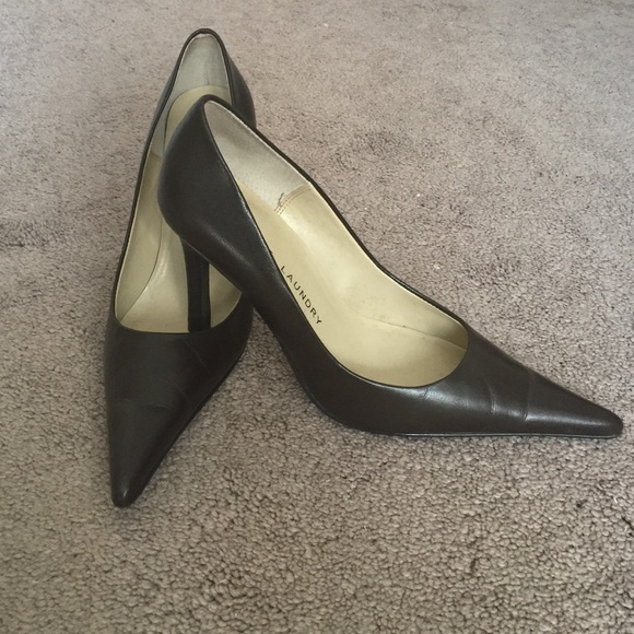 Dark brown pumps/heels